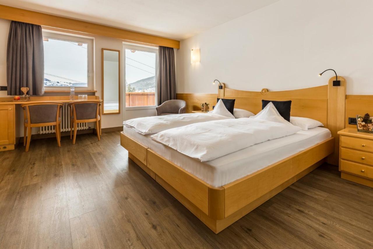 Alpenhotel Rainell St. Ulrich in Gröden Zimmer foto