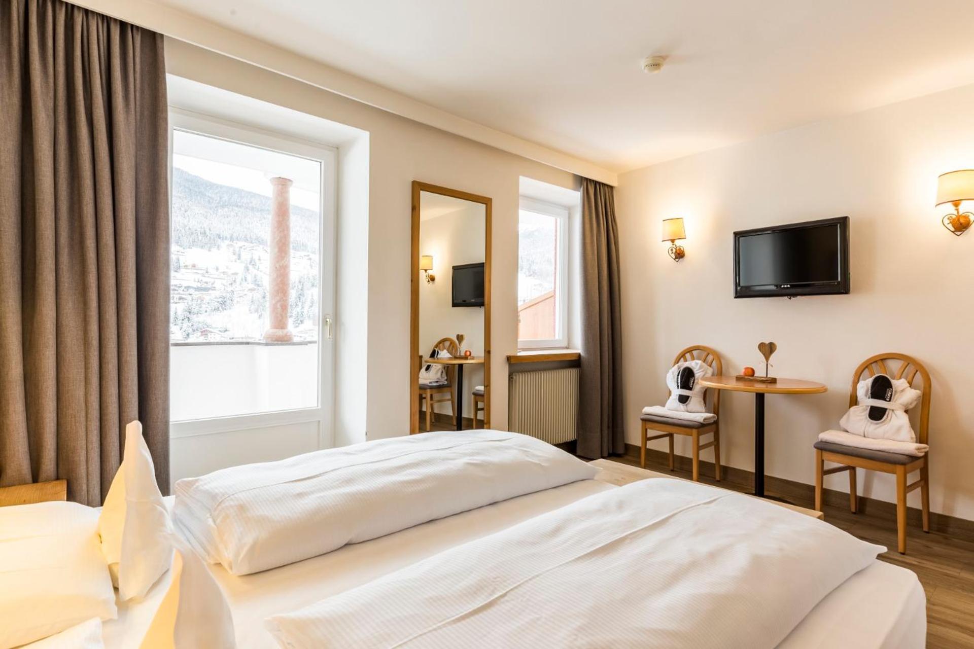 Alpenhotel Rainell St. Ulrich in Gröden Zimmer foto